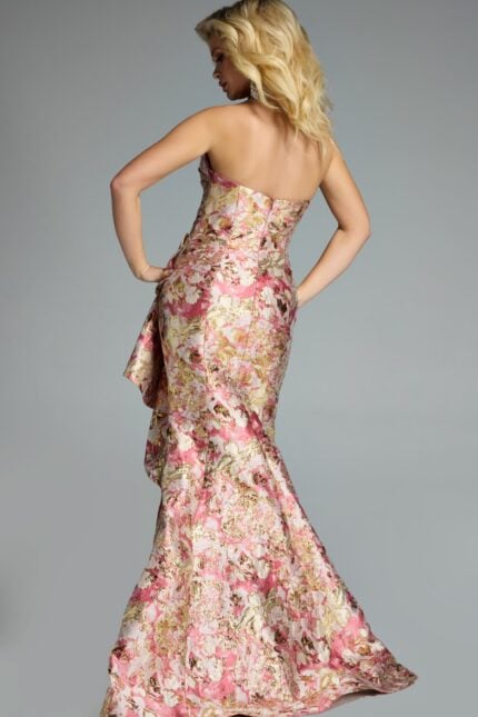 Model wearing Jovani dress 42927.